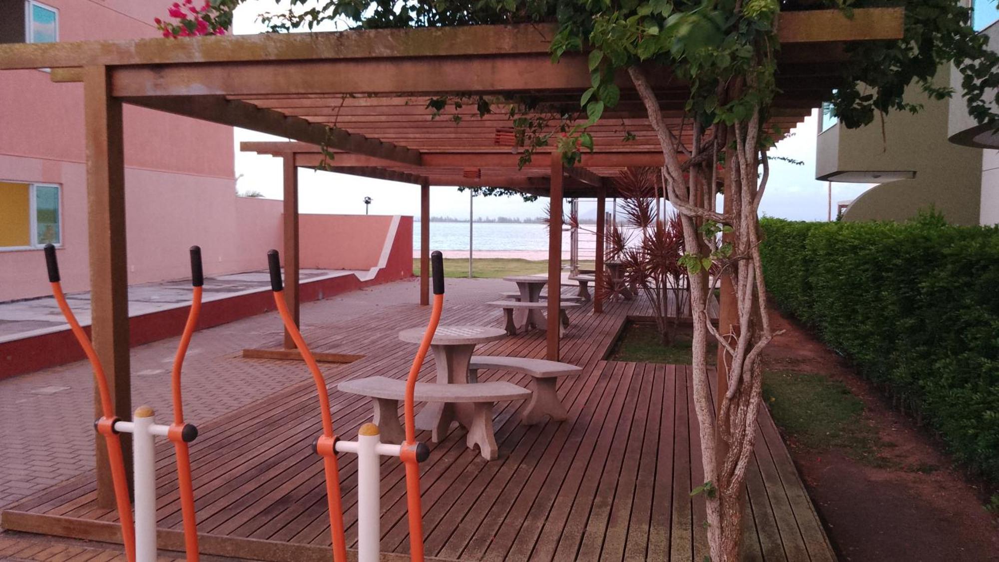 Apartamento de 2 Quartos com Vista Lago